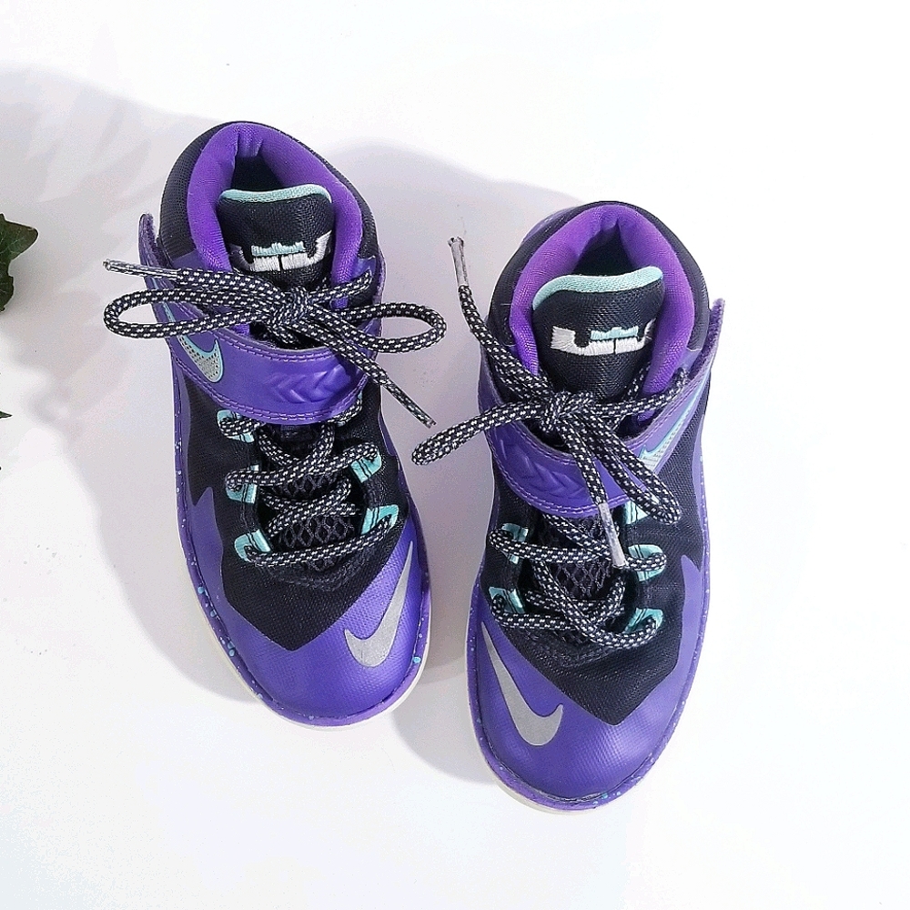 Nike LeBron James Soldier vii Basketball Sneakers